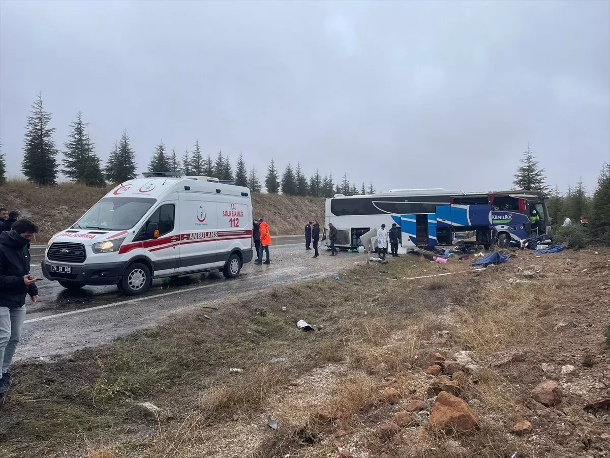 Eskişehir’de Otobüs Devrildi: 1 Ölü, 30 Yaralı